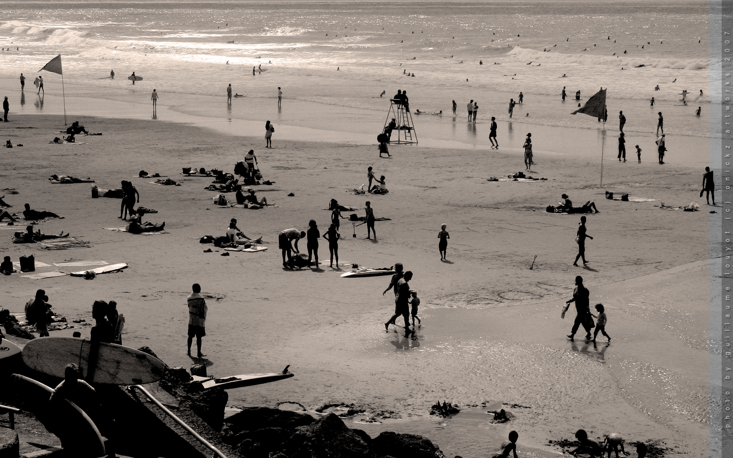 Biarritz people plage beach black and white waves onickz